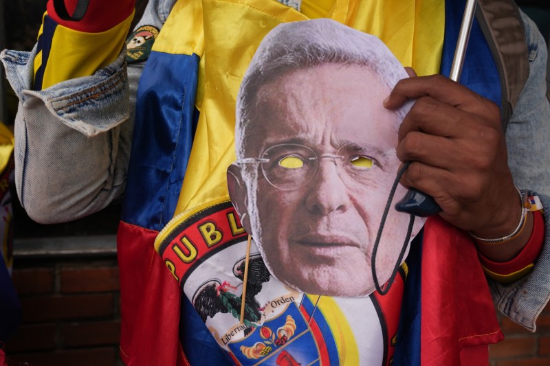 Alvaro Uribe, fost președinte al Columbiei, găsit vinovat de mituire