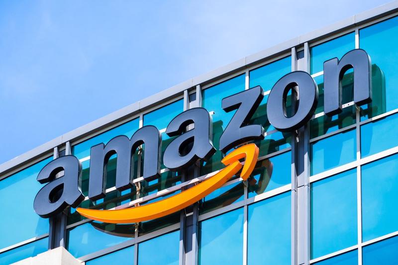 Amazon se apropie de momentul în care va avea mai mulți roboți decât angajați în depozitele sale