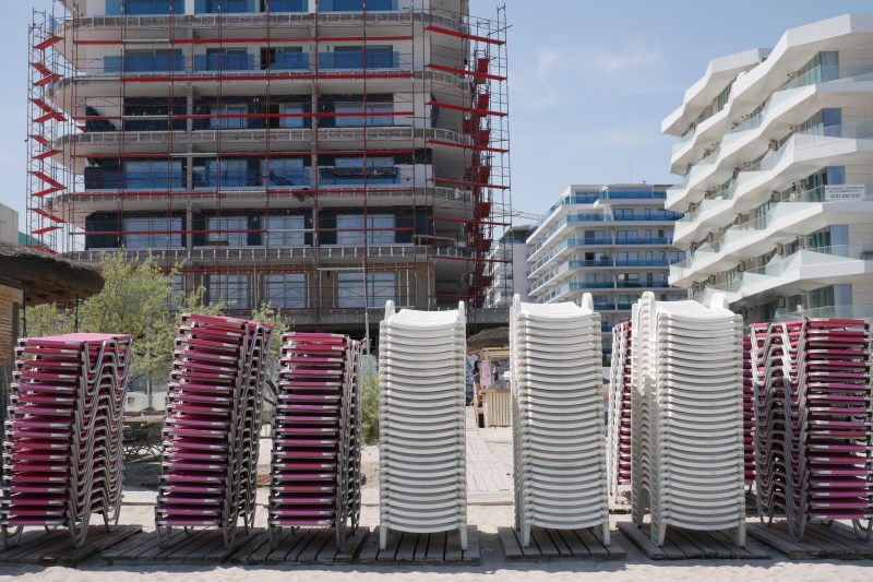 Analist economic: Voucherele de vacanță pentru bugetari au creat o „bulă speculativă” în sectorul ospitalității