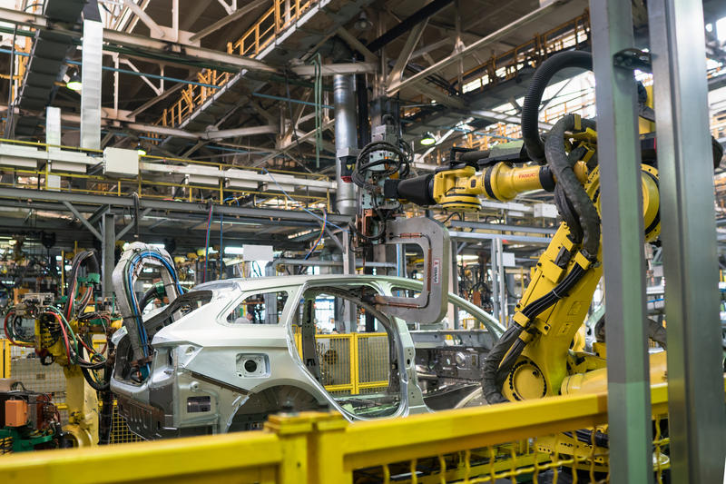 AvtoVAZ, cel mai mare producător auto din Rusia, ia în calcul reducerea săptămânii de lucru din cauza crizei pieței auto