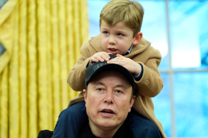 „Baby Grok”, o nouă inteligență artificială dedicată copiilor, dezvoltată de Elon Musk