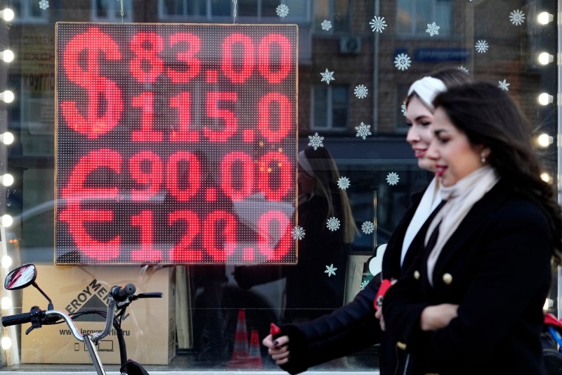 Bursa rusă pierde 1,4 miliarde de dolari într-o oră după avertismentul lui Trump către Putin