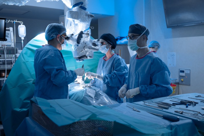 Când durerea de spate ascunde probleme mai serioase. Explicațiile dr. Alexandru Cristescu, specialist neurochirurg