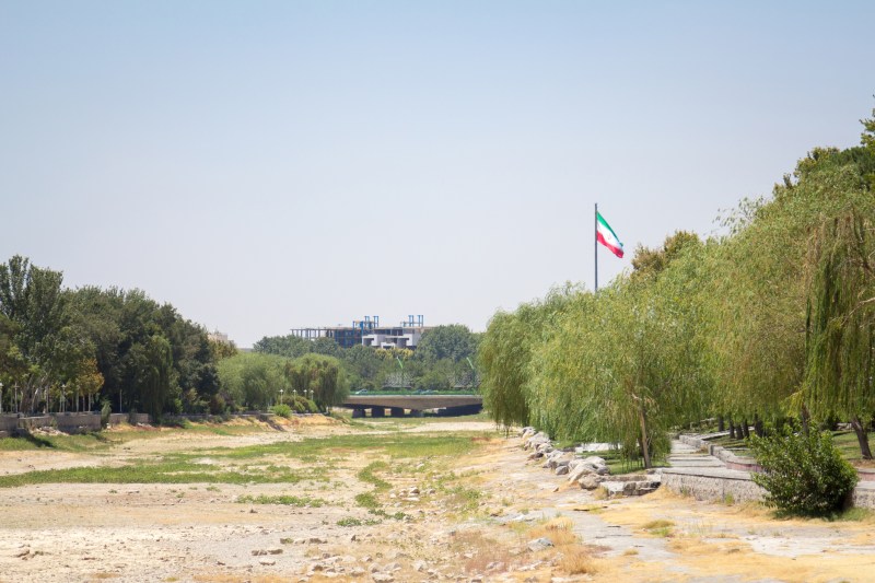 Caniculă extremă în Iran: Temperaturi depășind 50 de grade și rezerve istorice de apă scăzute în Teheran