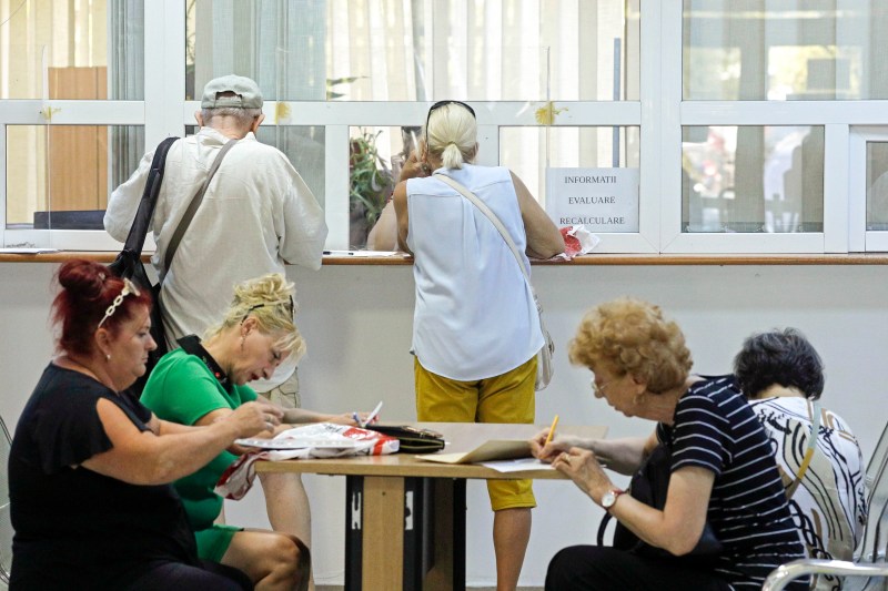 Câți bani vor pierde efectiv pensionarii cu pensii de peste 3.000 de lei, începând cu 1 august