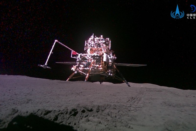 China creează un dispozitiv pentru producerea cărămizilor din regolit lunar