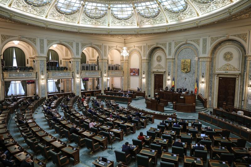 Cine sunt senatorii cu cele mai multe absențe nemotivate în 2025?