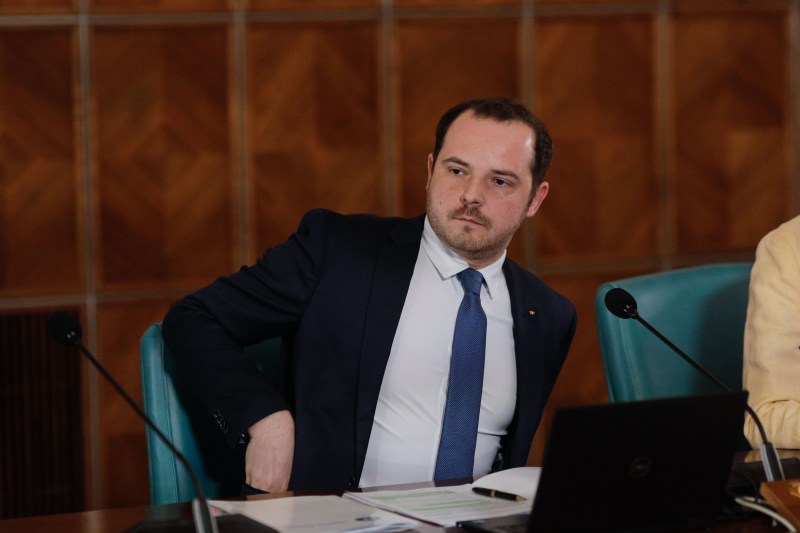 Construcția unui spital, întârziată timp de 16 luni din cauza a trei nuci. Ministrul Rogobete dezvăluie termenele de finalizare pentru spitalele PNRR