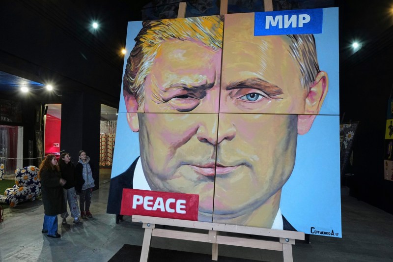 Contrastul semnificativ din declarațiile lui Trump indică o pierdere a răbdării față de Putin. Ce se află în spatele acestor afirmații?