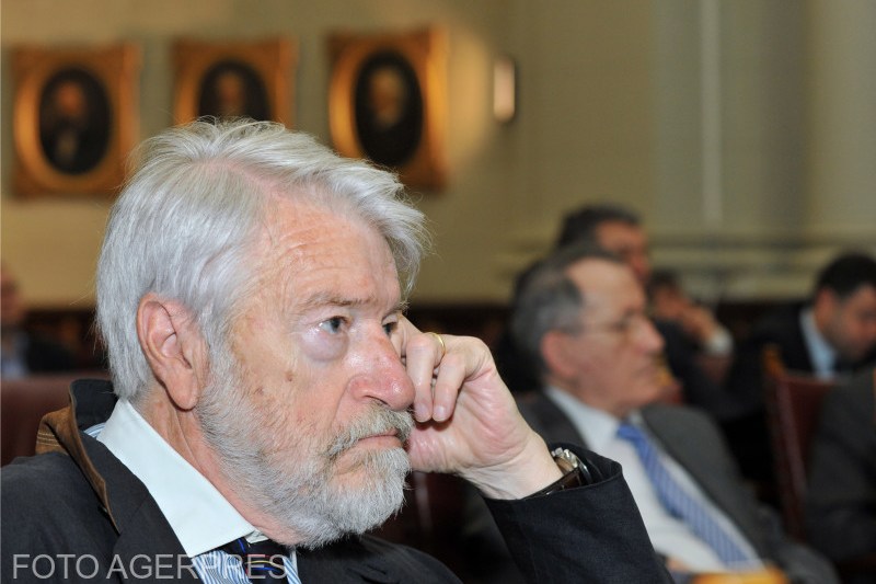 Controverse privind un membru al Academiei Române care a promovat informații false de la un protest. Reacția președintelui Academiei la lipsa unei acțiuni concrete