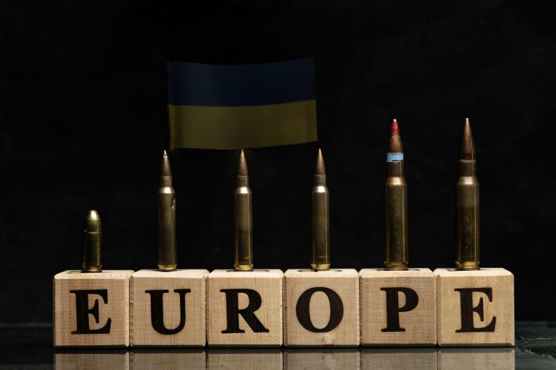„Dacă promiteți livrarea de arme, dar afirmați că altcineva va plăti, nu e ca și cum le-ați fi oferit voi, nu-i așa?” Întrebarea retorică adresată lui Trump