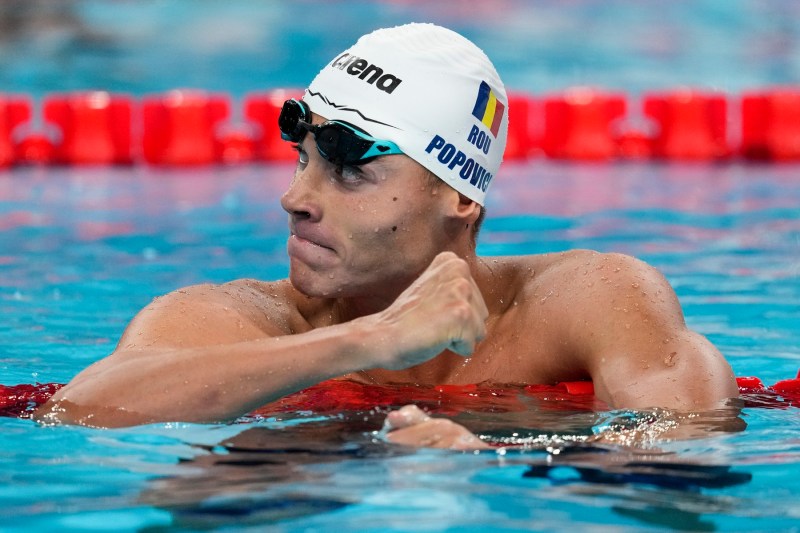 David Popovici se califică în semifinale la 100 m liber la Mondialele din Singapore, stabilind cel mai rapid timp!