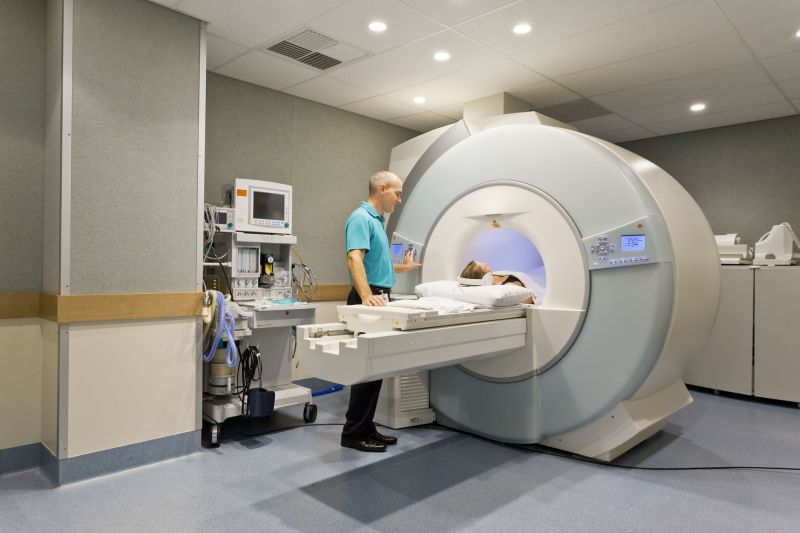 De la Saloane Medicale la Liniile de Asamblare Auto: Cum un Constructor Renumit Utilizează Tehnologia Medicală