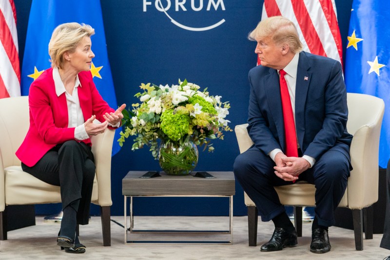 Discuții cruciale între Ursula von der Leyen și Donald Trump în Scoția: șanse pentru un nou acord comercial UE-SUA