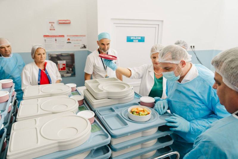File de somon servite la spital, în timpul vizitei ministrului Sănătății. Reacția managerului spitalului din Târgu Mureș, după acuzațiile de manipulare a momentului / Ce detalii oferă Rogobete