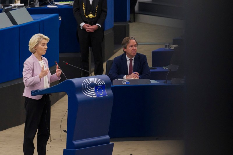 Fostul ministru al Sănătății, urmărit penal în cazul vaccinurilor COVID, afirmă că Ursula von der Leyen ar fi trebuit să divulge mesajele din negocierile cu Pfizer