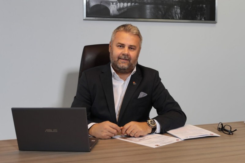 Identitatea directorului unei companiei de stat care și-a redus salariul lunar cu 40.000 de lei