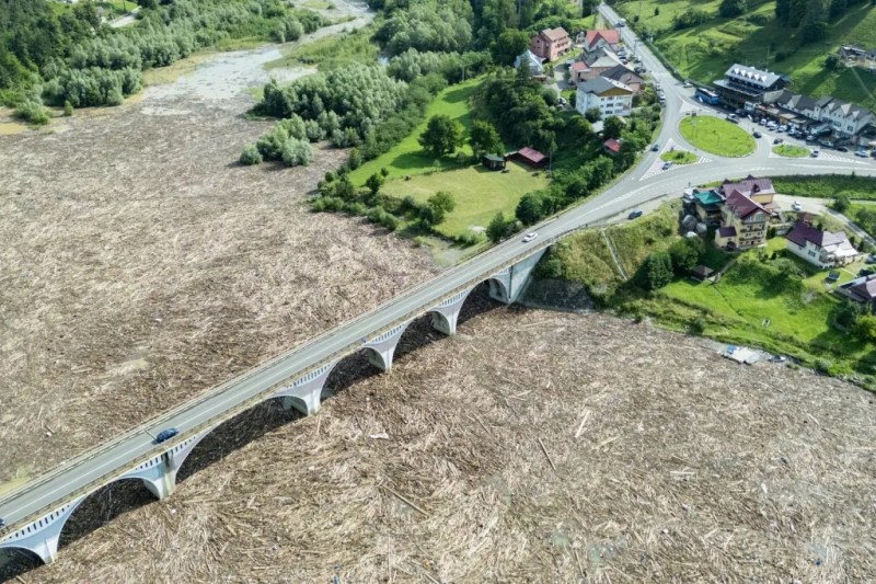 Imaginea virală cu viaductul de la Poiana Largului explicată de un expert în mediu: Indicator al defrișărilor ilegale?