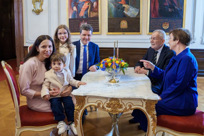 Imagini remarcabile cu Nicușor Dan și familia în Austria: Vizita care a atras toate privirile