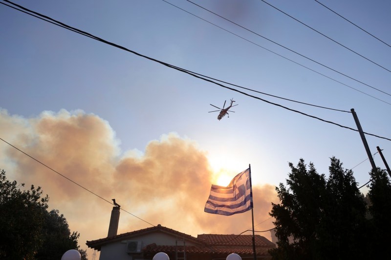 Incendii devastatoare în Grecia, amplificate de temperaturile extreme, de peste 45 de grade Celsius