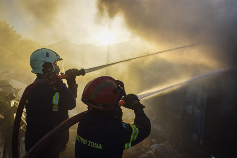 Incendiu major pe una dintre cele mai mari insule din Grecia: evacuarea a două sate.