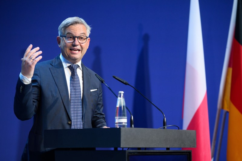 Incident diplomatic neobișnuit: Comisar european expulzat din Libia după o întâlnire nereușită cu un lider militar aliat cu Rusia