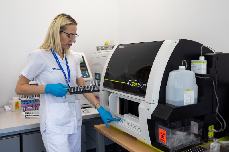 Inovație în domeniul medical: MedLife lansează în România testul EarlyCDT®, un test de sânge pentru diagnosticarea timpurie a cancerului pulmonar