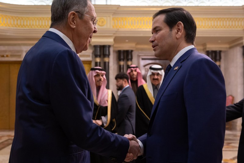Marco Rubio se întâlnește cu Serghei Lavrov, la scurt timp după critici din partea lui Trump la adresa lui Putin