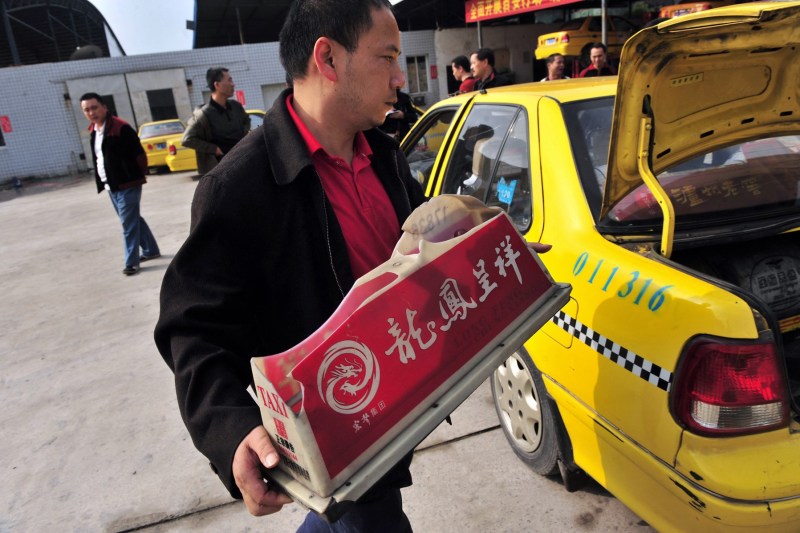 Măsuri implementate în China pentru a contracara criza bugetară: funcționarii pot obține un al doilea loc de muncă în sectorul privat