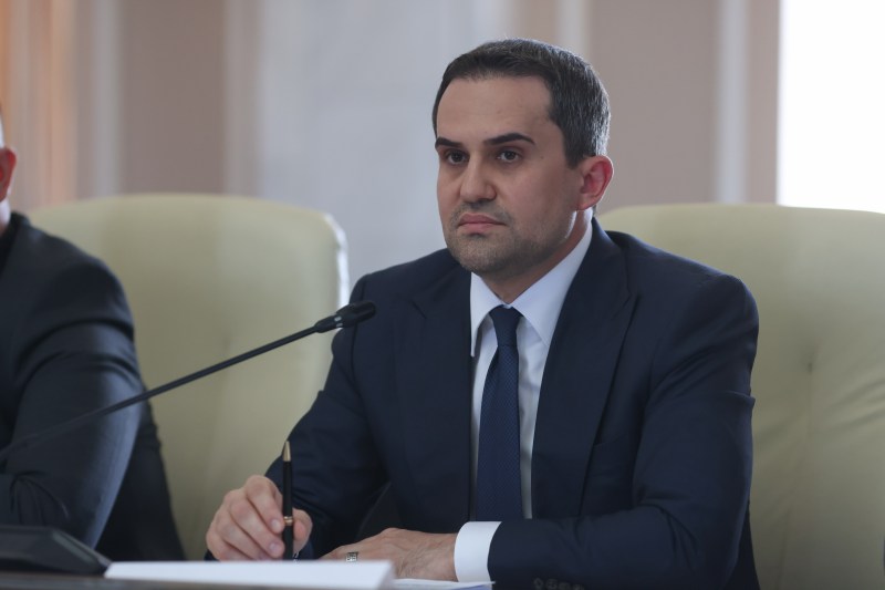 Ministrul Transporturilor justifică numirea consilierului său în conducerea CFR: „Era necesar”. Explicațiile date
