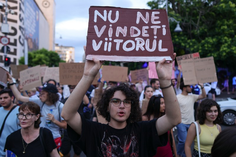 Neîncrederea și batjocura ca trăsături naționale. Ce s-ar întâmpla dacă am construi pe temelia încrederii?