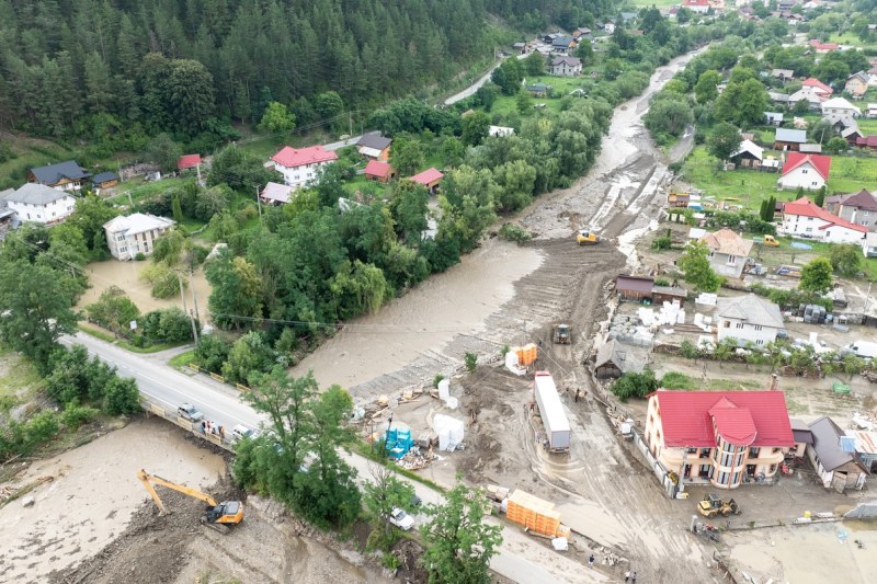 Nicuşor Dan subliniază necesitatea întăririi infrastructurii pentru protecția împotriva dezastrelor naturale în România