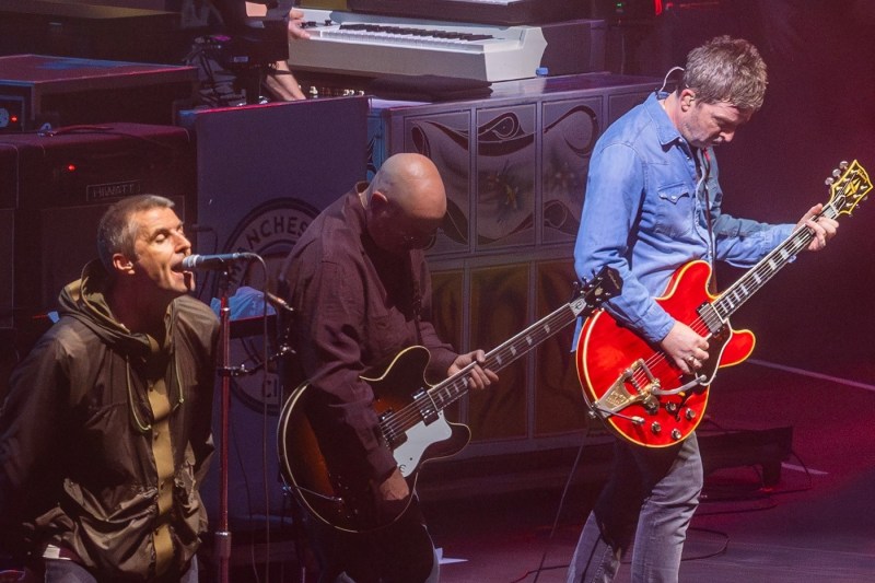 Oasis s-a reunit după 15 ani într-un concert emoționant la Cardiff, omagiind pe Diogo Jota – VIDEO