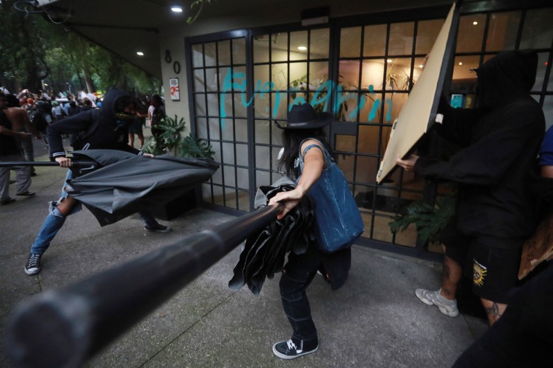 „Opriți turismul excesiv”: Protestele din Mexico City împotriva gentrificării și a nomazilor digitali devin violente