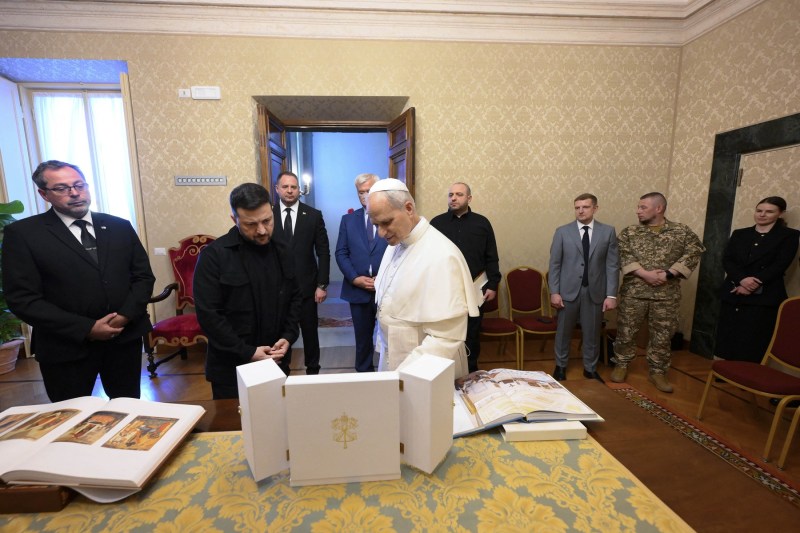 Papa Leon s-a întâlnit cu Zelenski și a propus o nouă inițiativă pentru negocierile de pace cu Rusia: „Perfect realizabilă”