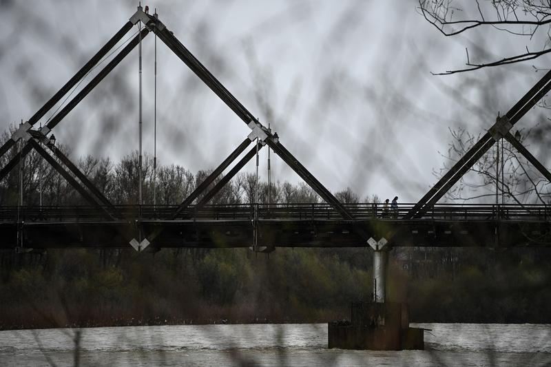 Podul de peste râul Tisa care leagă România de Ucraina va suferi reparaţii. Traficul rutier va fi restricţionat