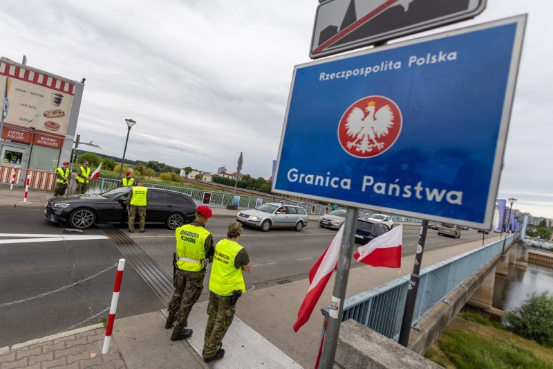Polonia a demarat controalele la frontieră cu Germania și Lituania. Detalii despre această măsură