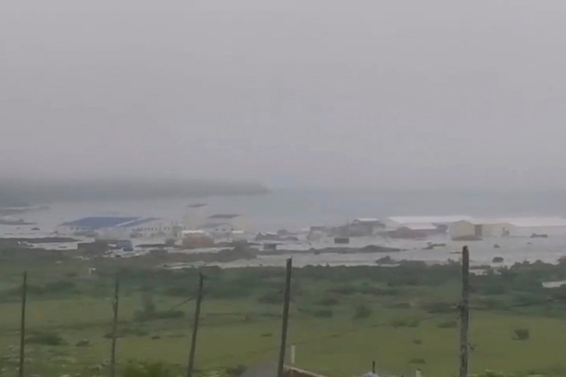 Prăpădul lăsat în urmă de trei valuri de tsunami după un cutremur devastator în Rusia