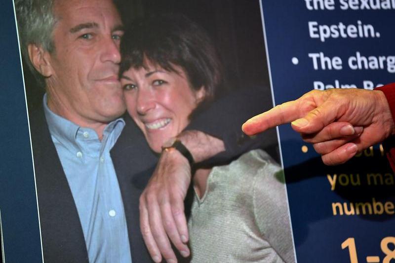 Prietenii lui Jeffrey Epstein au trimis scrisori controversate cu ocazia aniversării de 50 de ani, inclusiv o scrisoare de la Donald Trump, conform Wall Street Journal