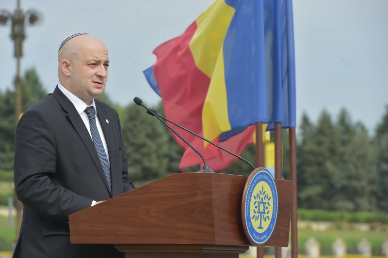 Protest neobișnuit împotriva primarului Nicușor Dan. Inițiatorul legii împotriva extremismului restituie distincția obținută de la statul român