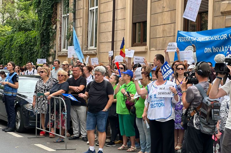 Protestul profesorilor împotriva legii Bolojan și cererea de demisie a ministrului Educației, Daniel David