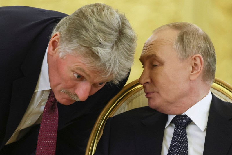 Reacția Kremlinului după ce presa americană a relatat că Trump l-a amenințat pe Putin cu bombardarea Moscovei