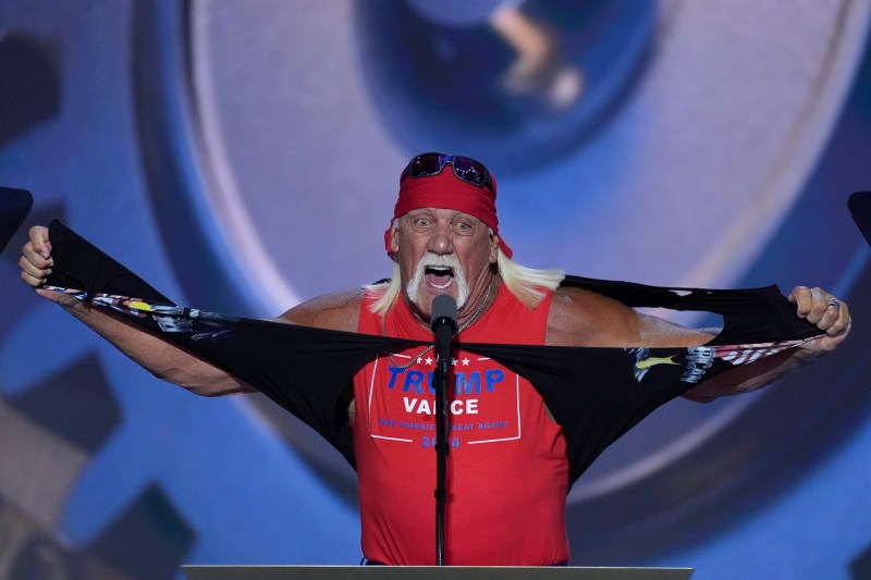 Reacția lui Donald Trump după dispariția lui Hulk Hogan: „MAGA până la ultima suflare” / Momentul notabil în care luptătorul și-a rupt tricoul – VIDEO