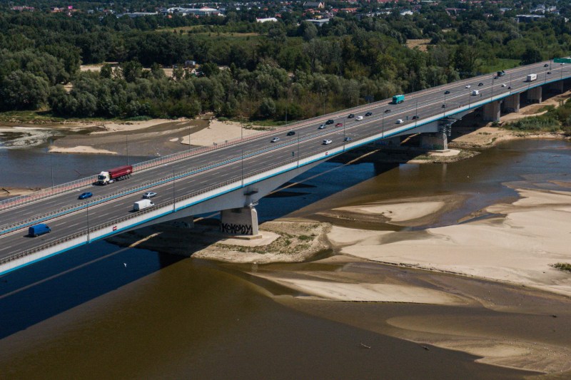 Record minim: Fluviul care străbate Varșovia a scăzut la o valoare alarmantă de doar 18 centimetri – VIDEO