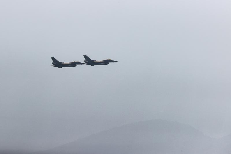 România a ridicat două avioane de luptă F-16 ca urmare a atacurilor rusești la graniță