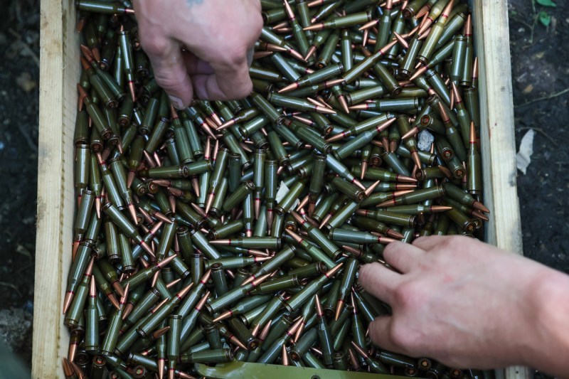Rusia produce de patru ori mai mult armament decât alianța occidentală, afirmă Mark Rutte. Care sunt implicațiile acestei diferențe în contextul conflictului?