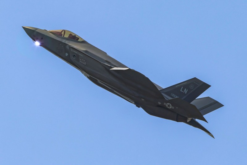 Scandalul legat de achiziția a zeci de avioane F-35 de către Elveția, după ce SUA au solicitat un supliment financiar