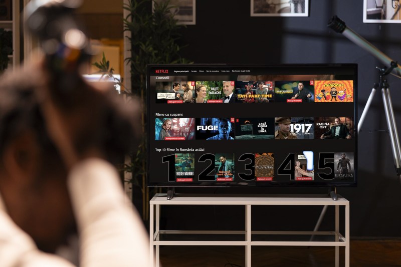 Serialul uitat de Netflix pentru 5 ani revine cu vești importante / Filmul inspirat din „Odiseea” lui Homer face istorie / Un nou scandal în Hollywood