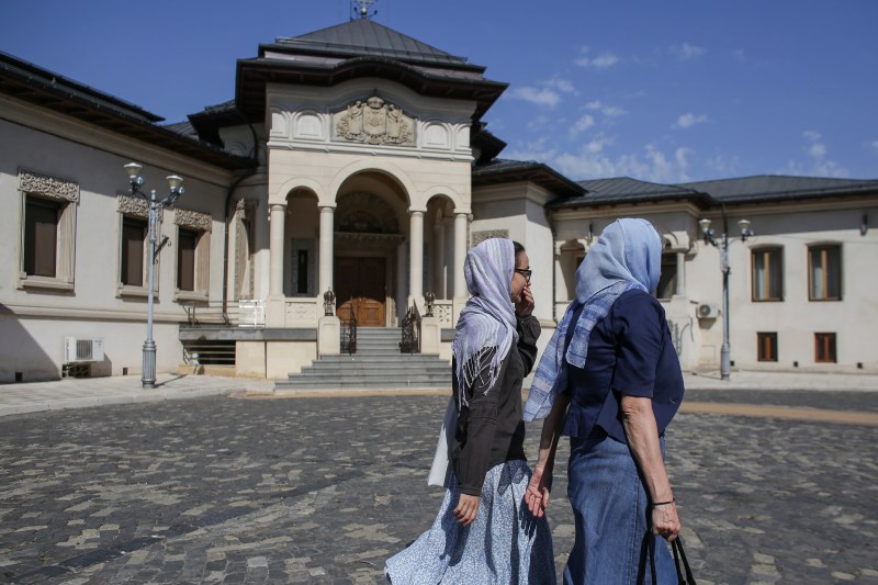 Sfântul Sinod al BOR aprobă canonizarea a 16 femei cu viaţă sfântă