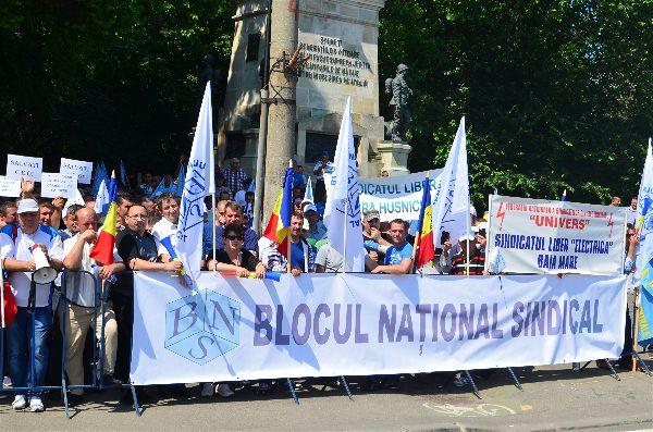 Sindicatele au propus amendamente la legea austerității: „Nu se justifică recompensarea celor responsabili de dezechilibrele bugetare”